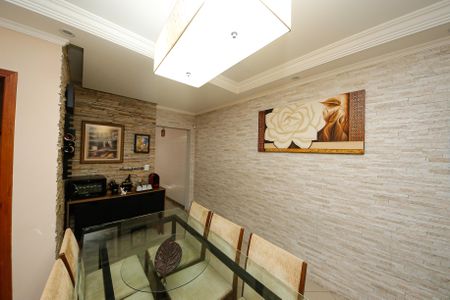 Casa à venda com 250m², 4 quartos e 2 vagas Casa à venda com 250m², 4 quartos e 2 vagasSala de Jantar