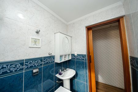 Casa à venda com 250m², 4 quartos e 2 vagas Casa à venda com 250m², 4 quartos e 2 vagasBanheiro 1