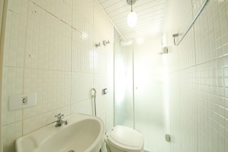 Casa à venda com 250m², 4 quartos e 2 vagas Casa à venda com 250m², 4 quartos e 2 vagasEdícula - Banheiro