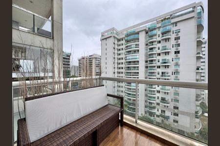 Apartamento à venda com 135m², 3 quartos e 2 vagasVaranda
