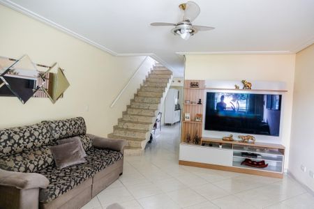 Casa à venda com 199m², 3 quartos e 5 vagas Casa à venda com 199m², 3 quartos e 5 vagasSala