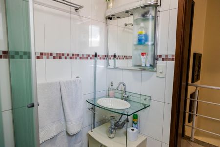 Casa à venda com 199m², 3 quartos e 5 vagas Casa à venda com 199m², 3 quartos e 5 vagasBanheiro