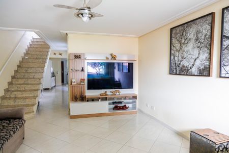 Casa à venda com 199m², 3 quartos e 5 vagas Casa à venda com 199m², 3 quartos e 5 vagasSala