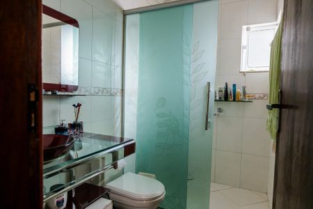 Casa à venda com 199m², 3 quartos e 5 vagas Casa à venda com 199m², 3 quartos e 5 vagasBanheiro da Suíte