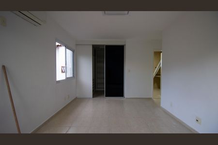 Casa de condomínio à venda com 120m², 4 quartos e 3 vagasSuíte