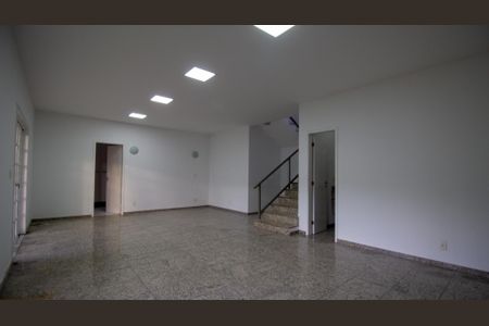 Casa de condomínio à venda com 120m², 4 quartos e 3 vagasSala