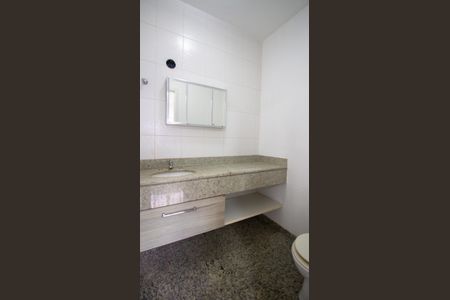 Casa de condomínio à venda com 120m², 4 quartos e 3 vagasLavabo