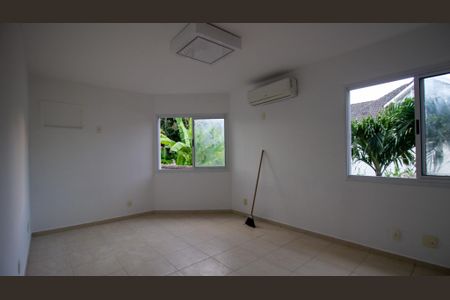 Casa de condomínio à venda com 120m², 4 quartos e 3 vagasSuíte