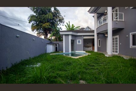 Casa de condomínio à venda com 120m², 4 quartos e 3 vagasQuintal