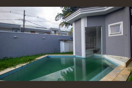 Casa de condomínio à venda com 120m², 4 quartos e 3 vagasPiscina