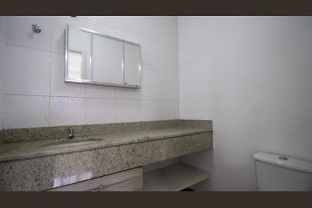 Casa de condomínio à venda com 120m², 4 quartos e 3 vagasLavabo