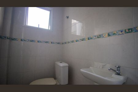 Casa de condomínio à venda com 120m², 4 quartos e 3 vagasBanheiro de Serviço