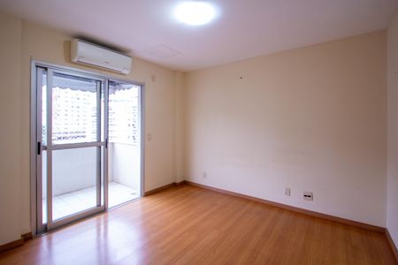 Apartamento à venda com 137m², 2 quartos e 1 vagaSuíte