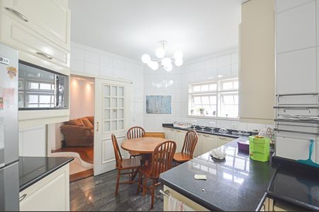 Casa de condomínio à venda com 570m², 5 quartos e 4 vagasCozinha