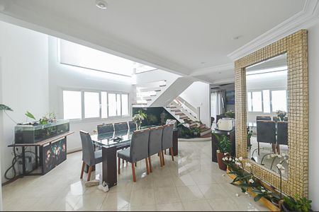 Casa de condomínio à venda com 570m², 5 quartos e 4 vagasSala 2