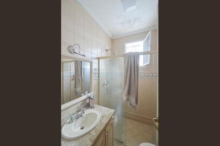 Casa de condomínio à venda com 570m², 5 quartos e 4 vagasBanheiro da Suíte 5