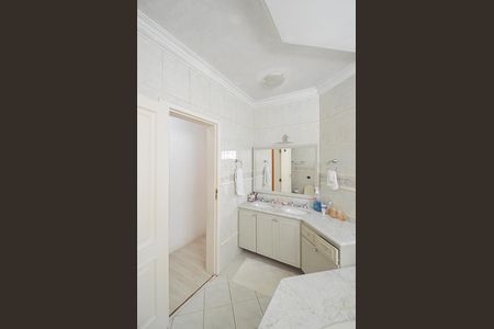 Casa de condomínio à venda com 570m², 5 quartos e 4 vagasBanheiro da Suíte 2