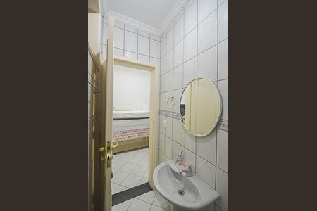 Casa de condomínio à venda com 570m², 5 quartos e 4 vagasBanheiro de serviço