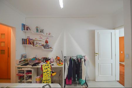 Casa de condomínio à venda com 570m², 5 quartos e 4 vagasQuarto 3 - Suíte