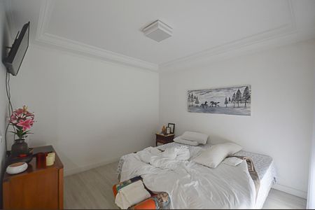 Casa de condomínio à venda com 570m², 5 quartos e 4 vagasQuarto 2 - Suíte