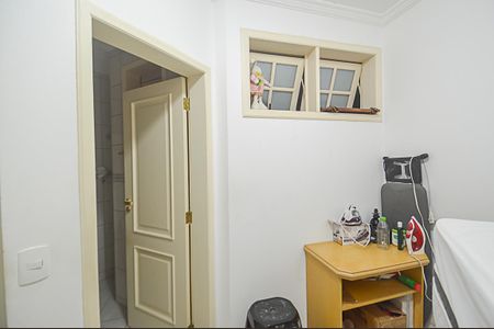 Casa de condomínio à venda com 570m², 5 quartos e 4 vagasQuarto de Serviço