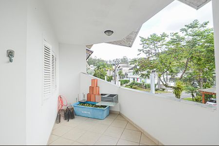 Casa de condomínio à venda com 570m², 5 quartos e 4 vagasSacada da Sala 4