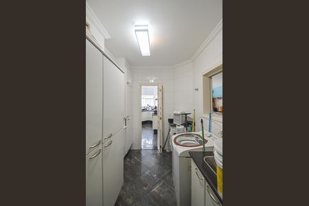 Casa de condomínio à venda com 570m², 5 quartos e 4 vagasÁrea de Serviço