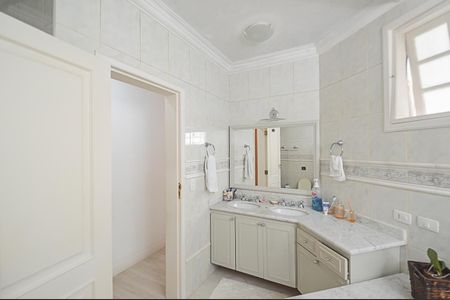 Casa de condomínio à venda com 570m², 5 quartos e 4 vagasBanheiro da Suíte 2