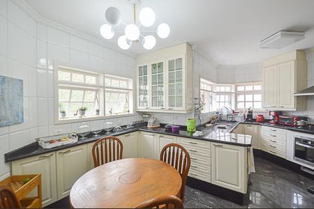 Casa de condomínio à venda com 570m², 5 quartos e 4 vagasCozinha