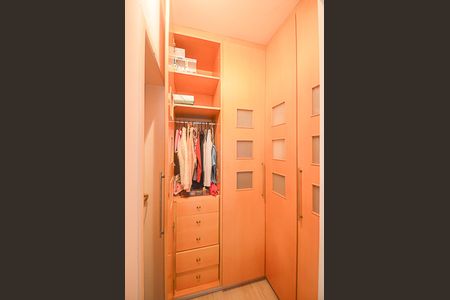 Casa de condomínio à venda com 570m², 5 quartos e 4 vagasCloset da suíte 3