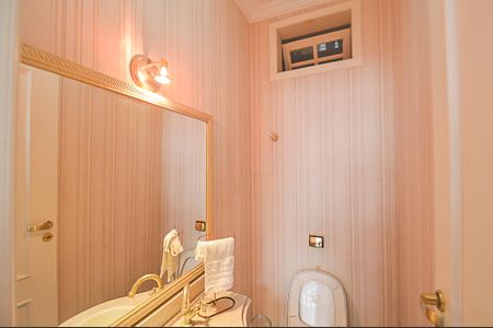 Casa de condomínio à venda com 570m², 5 quartos e 4 vagasBanheiro