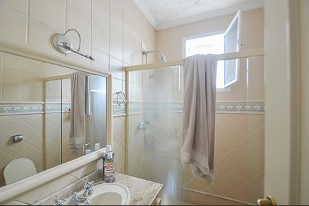 Casa de condomínio à venda com 570m², 5 quartos e 4 vagasBanheiro da Suíte 5