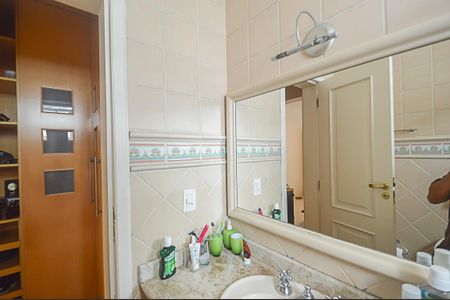 Casa de condomínio à venda com 570m², 5 quartos e 4 vagasBanheiro da Suíte 5