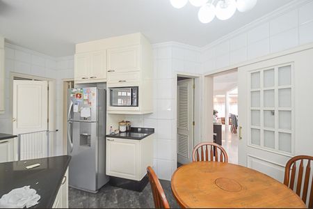 Casa de condomínio à venda com 570m², 5 quartos e 4 vagasCozinha