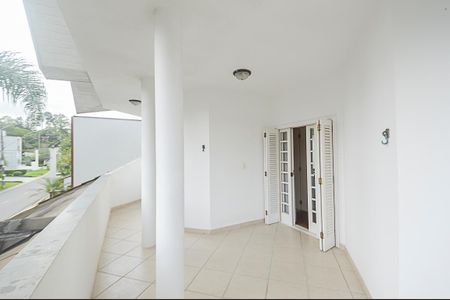 Casa de condomínio à venda com 570m², 5 quartos e 4 vagasSacada da Sala 4