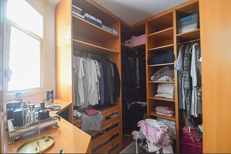 Casa de condomínio à venda com 570m², 5 quartos e 4 vagasCloset da suíte 2