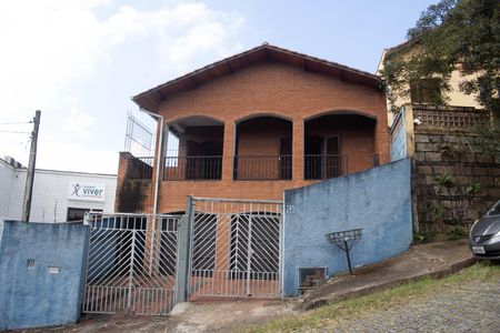 Casa para alugar com 220m², 3 quartos e 4 vagas Casa para alugar com 220m², 3 quartos e 4 vagasFachada