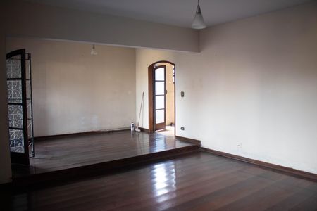 Casa para alugar com 220m², 3 quartos e 4 vagas Casa para alugar com 220m², 3 quartos e 4 vagasSala