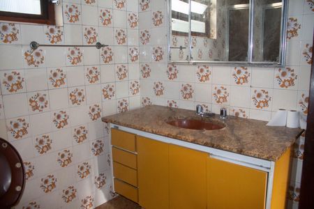 Casa para alugar com 220m², 3 quartos e 4 vagas Casa para alugar com 220m², 3 quartos e 4 vagasBanheiro Suite
