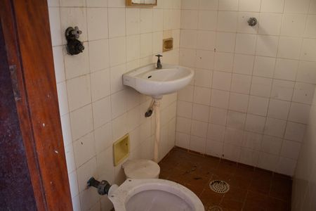 Casa para alugar com 220m², 3 quartos e 4 vagas Casa para alugar com 220m², 3 quartos e 4 vagasBanheiro de Serviço