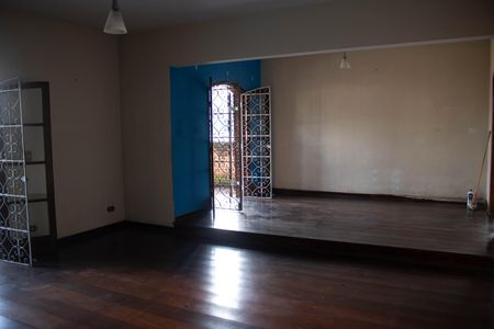 Casa para alugar com 220m², 3 quartos e 4 vagas Casa para alugar com 220m², 3 quartos e 4 vagasSala
