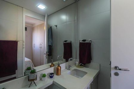 Apartamento à venda com 65m², 2 quartos e 1 vaga Apartamento à venda com 65m², 2 quartos e 1 vagaBanheiro da Suíte
