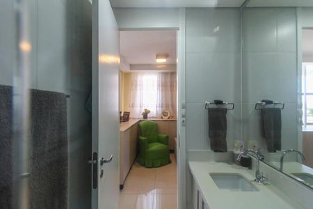 Apartamento à venda com 65m², 2 quartos e 1 vaga Apartamento à venda com 65m², 2 quartos e 1 vagaBanheiro Social
