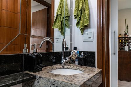 Apartamento à venda com 64m², 2 quartos e 2 vagasBanheiro Social