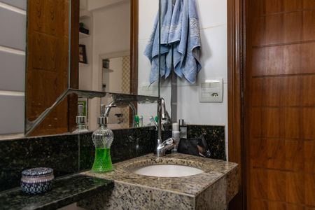Apartamento à venda com 64m², 2 quartos e 2 vagasBanheiro da Suíte
