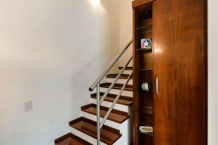 Apartamento à venda com 71m², 1 quarto e 2 vagasEscada