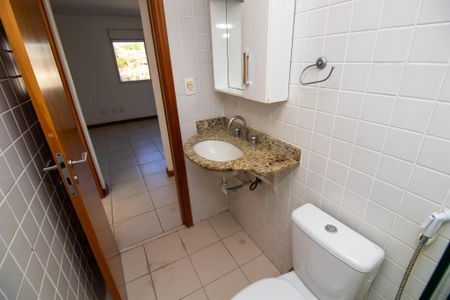 Casa de condomínio à venda com 55m², 2 quartos e 1 vaga Casa de condomínio à venda com 55m², 2 quartos e 1 vagaBanheiro social