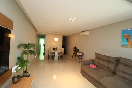 Casa à venda com 190m², 3 quartos e 4 vagasSala