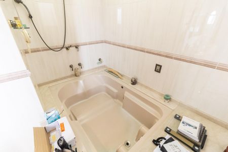 Casa à venda com 600m², 3 quartos e 7 vagasBanheiro da Suíte 1