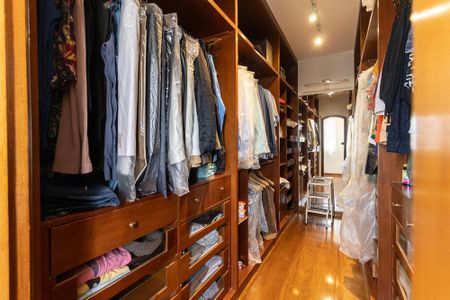 Casa à venda com 600m², 3 quartos e 7 vagasCloset da Suíte 1
